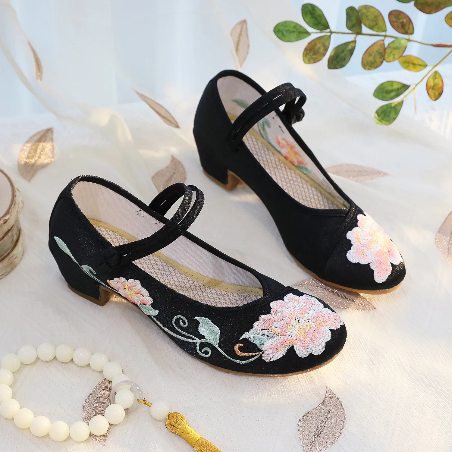 Boyutu 34-40 Blok Topuk Cheong - Ethnic Style incelemesi ve fiyatı